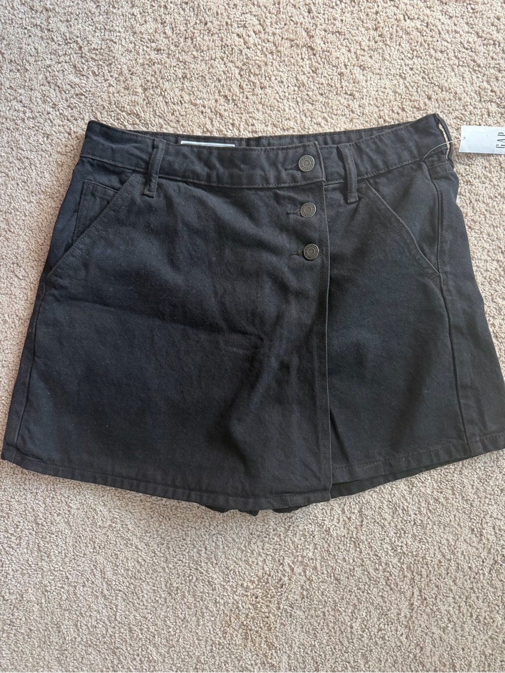 GAP Black Button-Front Mini Skort with Pockets